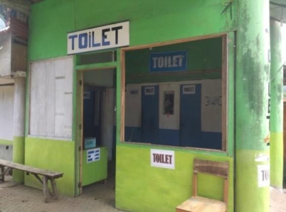 b. Prasarana Sanitasi Kondisi sanitasi kondisi WC umum di sangat memprihatinkan, karena WC umum.nya bukan bangunan permanen.