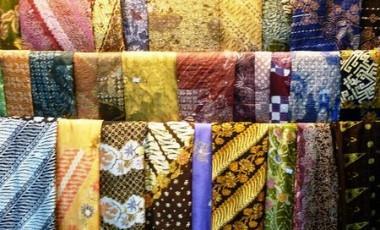 68 Produk disamping adalah salah satu produk busana wanita Batik Mahkota, yaitu produk daster. Produk ini dijual dengan harga mulai dari Rp 75.000,00 