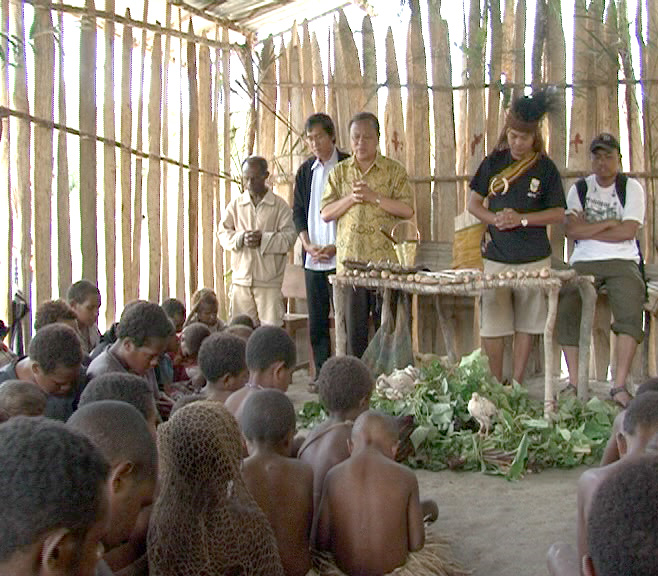 Temanteman itu mendirikan Pusat Kegiatan Belajar Masyarakat, pelatihan di bidang pertanian dan peternakan, asrama dan rumah bina tani untuk anak-anak Papua yang ingin belajar dan melakukan berbagai