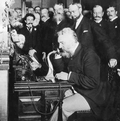 Penemuan Edison yang paling termasyur di antara ratusan penemuan yang lain adalah bola lampu pijar.