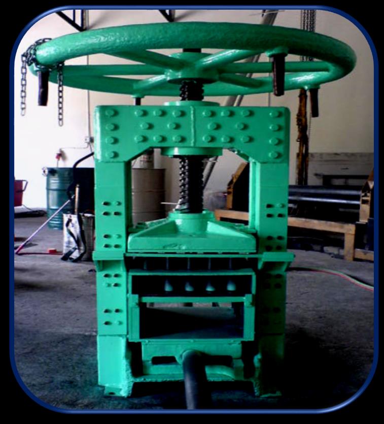 Mesin Pengepres Biobriket (gambar 2.23) Sebelum dipres serbuk arang tempurung kelapa dicampur dengan bubur lem kanji pada alat pencampur manual.