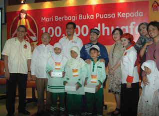 Pada 1 Agustus 2012 Hypermart bekerjasama dengan Heinz ABC meluncurkan program Buka Puasa bersama dengan 100.000 kaum dhuafa di Masjid Al Azhar, Jakarta.