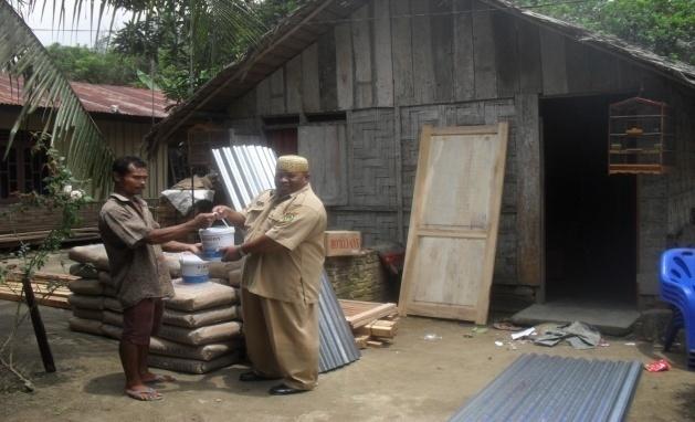 438 unit, ditambah bantuan Kementrian Sosial RI 100 unit dan bantuan dari Dinas Tarukim Provinsi Sumatera Utara sebanyak 187 unit.