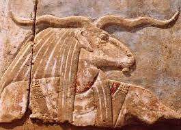 Sistem Kepercayaan Mesir Kuno mengembangkan gagasan kontradiktif. Kepercayaan mereka berakar pada lingkungan hidup sekitar lembah sungai nil.