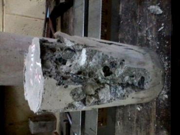 Gambar 1. Uji slump campuran dan hasil uji kuat tekan silinder beton 4.