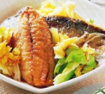 Takaran 4 porsi ==================== Resep Masakan Ikan Kembung Panggang Tumis Sayuran Hasil panggangan ikan kembung yang renyah beserta aromnya yang harum, disajikan bersama tumis sayuran hingga