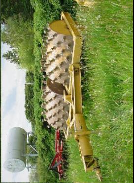 Sheepsfoot Roller Terdiri dari sejumlah kaki baja berukuran 150 mm 250 mm dengan luas penampang 30 80 Cm melekat pada drum Luas cakupan pemadatan 8 12% luas drum