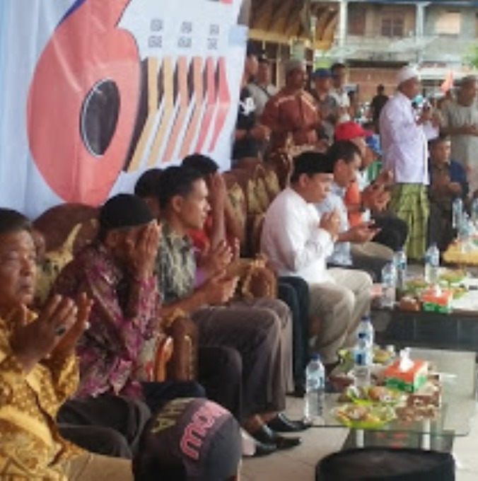 Untuk Aceh 1 Mayjen TNI (Purn) Balik Arah Dukung Irwandi-Nova FOTO : ROBY Mayjend TNI (Purn) Soenarko dihadapan seribuan pendukung Irwandi-Nova di Komplek Terminal Terpadu Kota Fajar, Kecamatan Kluet