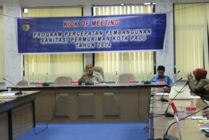 DOKUMENTASI Peserta Pertemuan Perdana Pokja Sanitasi Kota Palu Ibu Susi Andayani, Pokja Sanitasi Prov Sulawesi Tengah memberikan materi pada Pertemuan Perdana Bapak Rony, Satker PLP Prov.