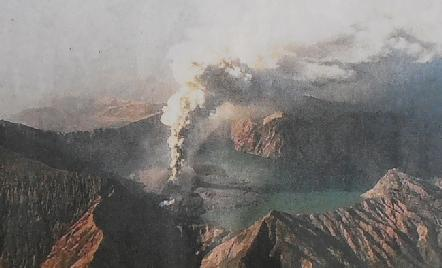 kedalaman maksimum 230 m, sedangkan volumenya (sebelum erupsi tahun 2019) adalah 1,02 km 3. Ini mungkin merupakan danau vulkanik panas terbesar di dunia.