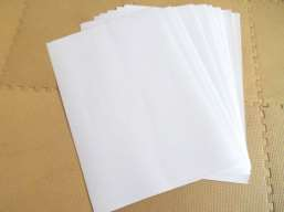 kertas, sebaiknya kertas yang digunakan berwarna cerah dan bersifat netral