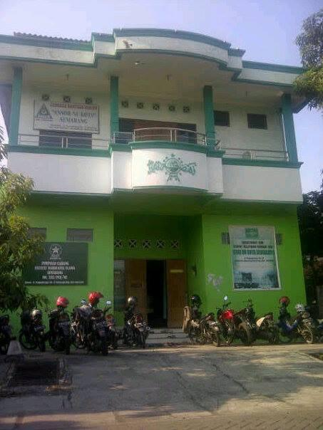 Kota Semarang. KBIH NU adalah salah satu lembaga di bawah naungan PC NU Kota Semarang di bawah kepemimpinan Drs.KH. Hadlor Ihsan. 2.
