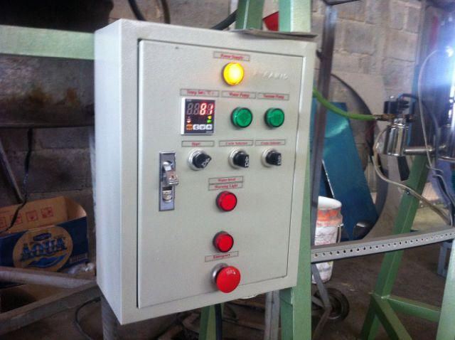 3.2.10. Control Panel Pada alat destilasi vakum minyak atsiri jahe, Control Panel berfungsi untuk mengontrol aliran listrik yang masuk ke alat.