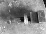 Operator mengencangkan lock spindle dengan kunci 24 dan menaikan kembali cylinder press, sehingga dies A terlepas dari cylinder press pada mesin punch T 160.