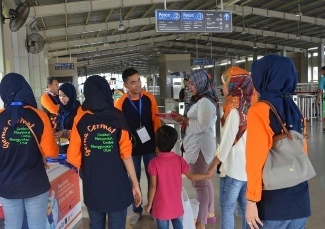 2. Sosialisasi Gerakan Masyarakat Cerdas Menggunakan Obat (GeMa CerMat) di Jabodetabek, yang dilaksanakan pada tanggal 6 November 2016 di Stasiun Tangerang,