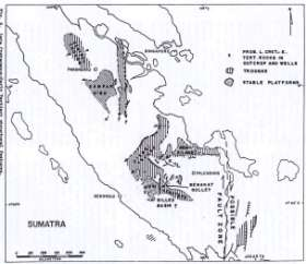 (a) (b) Gambar 2.2 Ciri-ciri struktur pada Cekungan Sumatra Selatan, (a) Ciri Struktur zaman Kapur Akhir; (b) Ciri Struktur zaman Plio-Pleistosen. (Daly et al., 1987) 2.3.