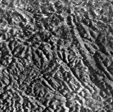 A. Karst Labirin-Kerucut (Labyrinth-Cone Karst) Karst labirin-kerucut merupakan tipe karst yang secara spesifik berbentuk pola linear, memiliki gabungan lembah yang berkelok-kelok dan dominan