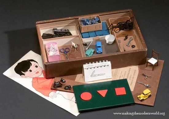 Materi yang terdapat dalam skala Stanfordbinet berupa sebuah kotak berisi bermacammacam benda mainan tertentu yang akan disajikan pada anak-anak. Dua buku kecil yang memuat cetakan kartu-kartu.