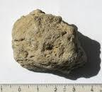 Mineral penyusunnya hampir mirip dengan diorit atau andesit, tetapi ditambah kuarsa dan alkali