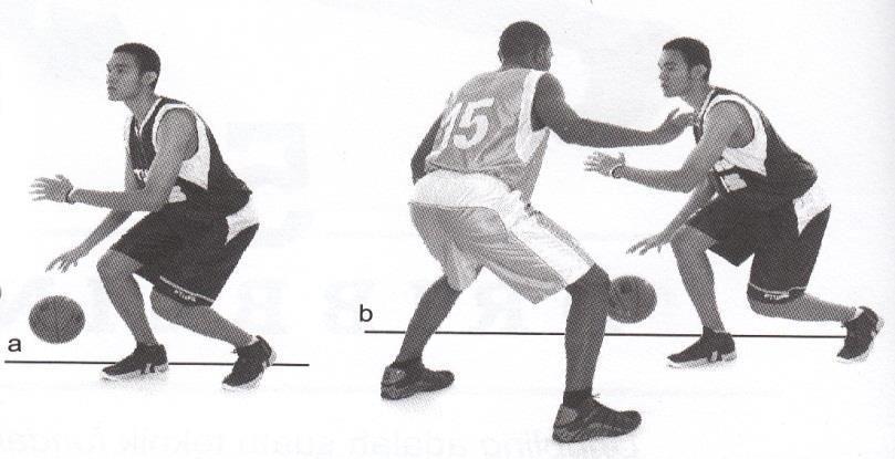 Cara menggiring bola menurut Nuril Ahmadi (2007:18) sebagai berikut: 20 a) Pegang bola dengan kedua tangan. Lakukan secara rileks dengan posisi tangan kanan di atas bola dan tangan kiri di bawah bola.
