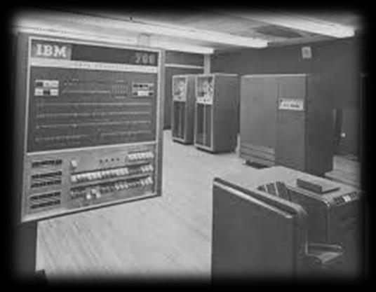 Gambar 1. IBM 709 2. Komputer generasi kedua (1959 1964) Komputer pada generasi kedua ini mempunyai ciri-ciri sebagai be
