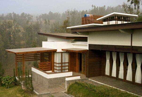 minimalis bernuansa tropis terbuat dari kayu terbaik, konsep bangunan adalah ramah lingkungan.
