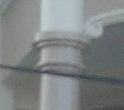 Pilar biasanya menopang bagian portico, balkon atau carport dengan model tympanum di atas-nya.