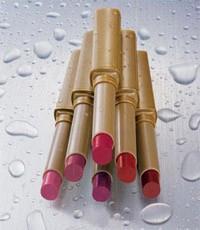 h. Pewarna Bibir atau Lipstick Pewarna bibir berfungsi memberi warna pada bibir, sehingga bibir tampak