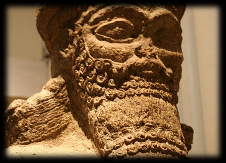 Dewa pertama di Babylon adalah Enlil, yang merupakan ketua dari Jajaran Sumerian. Setiap dewa menguasai satu kuil di setiap kota.