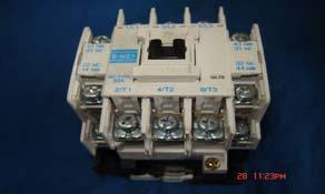 5. Merancang rangkaian pengawatan dari PLC ke rangkaian daya motor M 3 Gambar 7.
