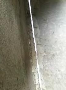 Kontraktor harus memasang alat pengecek agar diperoleh permukaan dinding yang betul-betul rata dan tegak serta tidak boleh dilakukan