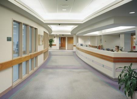 Gambar 3.1 Pencahayaan Tidak Langsung pada Koridor Rumah Sakit Sumber: https://www.pinterest.