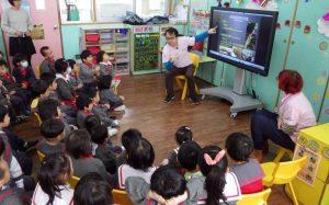 Manajemen pendidikan di Negara Hongkong mengadopsi model pendidikan UK yang menjadikan Hongkong sebagai salah satu negara dengan kualitas pendidikan terbaik dunia.