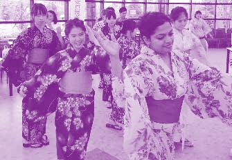 Lebih lanjut, dengan meningkatkan pemahaman mahasiswa tentang kebudayaan dan masyarakat Jepang, program ini bertujuan membantu memperbaiki kualitas hidup mereka dan kemampuan untuk berkomunikasi saat