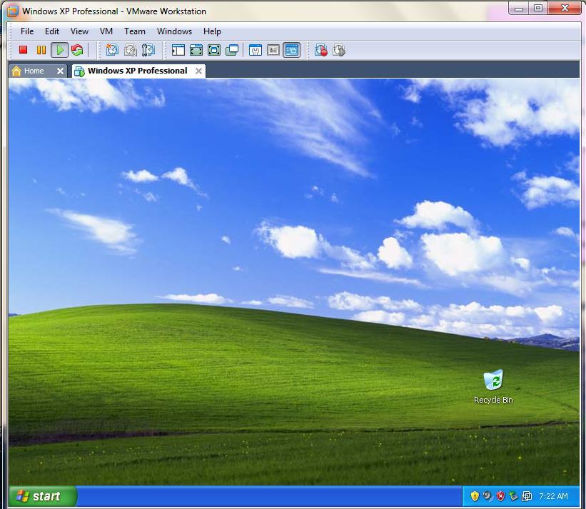 Gambar di atas adalah tampilan Dekstop Windows XP