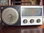 Radio Kelebihan: 1. Jangkauannya luas dan tersedia di pedesaan 2. Produksinya murah dan relatif sederhana 3.