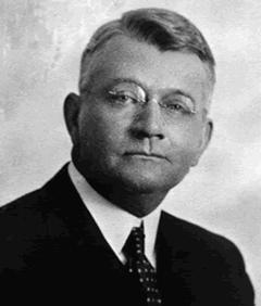 Teori Elliott Wave Kembali ke jaman dulu tahun 1920-30-an, ada seorang jenius gila dan akuntan profesional bernama Ralph Nelson Elliott.