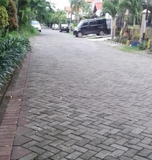 Wilayah di Kecamatan Rungkut sendiri memiliki 2 tipe jalan, yaitu jalan berpaving dan beraspal.