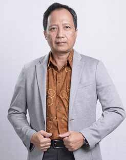 280 Laporan Tahunan 2016 Anggota Komite Audit Warga Negara Indonesia, usia 56 tahun, lahir pada tanggal 9 Desember 1960 di Bogor.