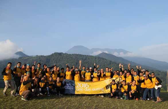 35 2016 Annual Report IKHTISAR 2016 2016 HIGHLIGHTS JUNI JUNE WIKA Realty mengadakan employee gathering pada tanggal 2 Juni 2016 di Gunung Mas, Puncak,