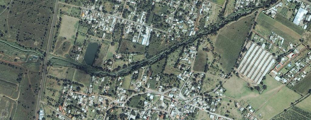 dari gambar satelit yang berisi perumahan,