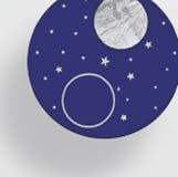 jam yang berada di tengah dengan sebuah bulan sabit di ujungnya.