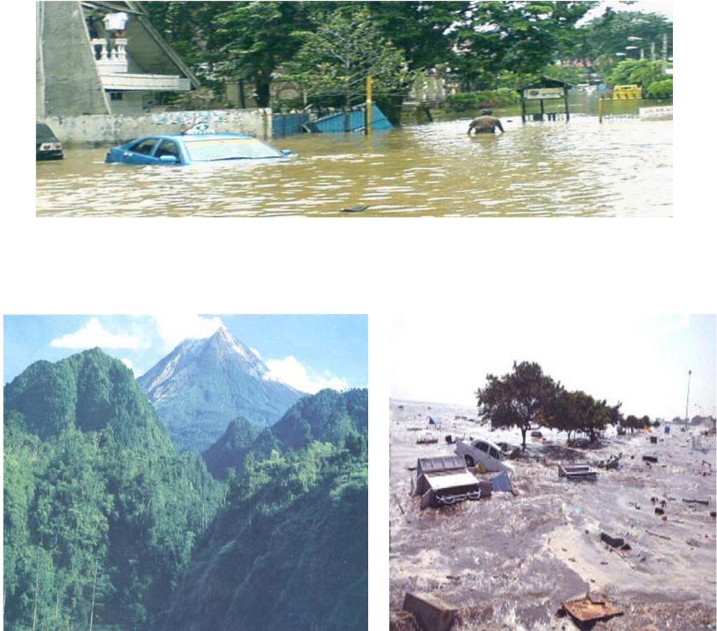 Gambar 2.8 Banjir dapat melumpuhkan kegiatan masyarakat Sumber: www.gkdi.org Gambar 2.9 Gunung aktif dapat meletus tanpa diduga Sumber: www.langsing.