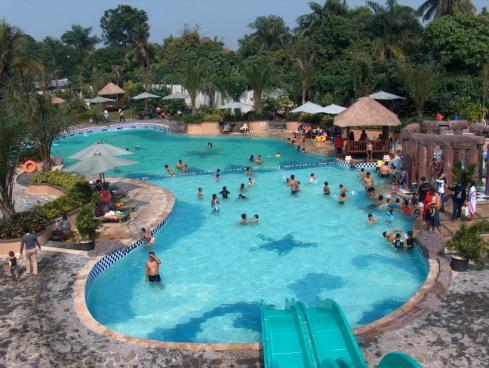 27 fasilitas rekreasi air seperti kolam renang Aquatic Fantasy, fasilitas olahraga fitness center terletak disebelahnya.