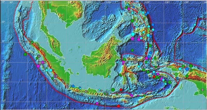 Modeling tsunami aceh KEJADIAN TSUNAMI DI INDONESIA Peta Pertemuan Lempeng Bumi di Wilayah Indonesia (garis warna merah) yang