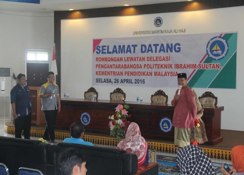 Delegasi Malaysia memperkenalkan baju tradisi etnik - etnik di Malaysia iaitu dari etnik India (Sari), etnik Orang Ulu dan etnik Iban serta etnik Kadazandusun, manakala delegasi Indonesia