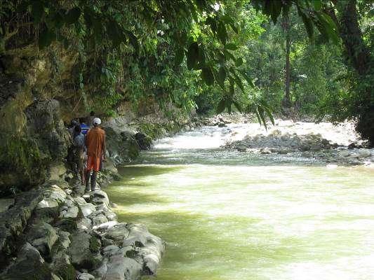 LAPORAN PRELIMINARY SURVEY PT PLN PUSHARLIS Survey Awal pengembangan PLTMH di Provinsi Papua dan Papua Barat No Dokumen : Sungai Kombermur (Sungai Sakartemen)