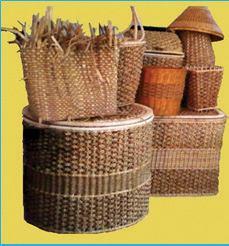 Bahan serat alam yang berasal dari serat/sabut kelapa dapat diproduksi sebagai keset, atau bahkan sebagai isi bantal.