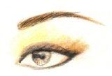 Aplikasikan eyeliner warna putih pada mata bagian dalam lalu bingkai mata dengan eyeliner warna gelap.