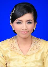 RIWAYAT HIDUP Jelita Dini Kinanti dilahirkan di kota Bandar Lampung, pada tanggal 3 Juli 1988, anak ke 2 (dua) dari 3 (tiga) bersaudara dari pasangan Bapak Hi. Kamerun Afandi, S.E.,BSc dan Ibu Hj.